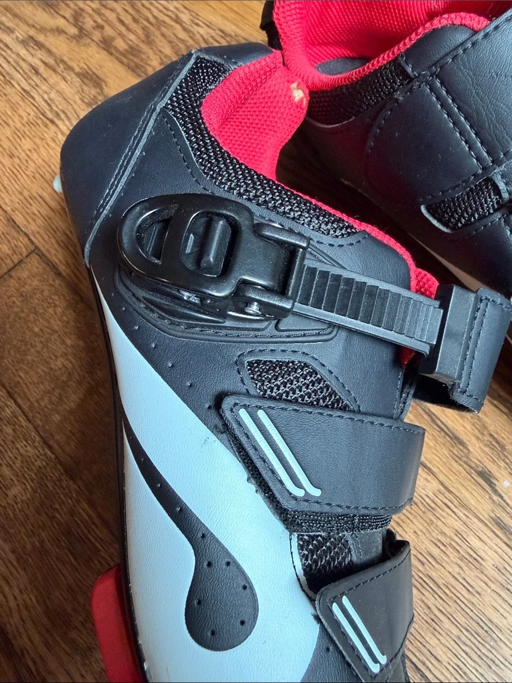 Men Peloton Black and Red Cycling Shoes with Secure Strap Closure